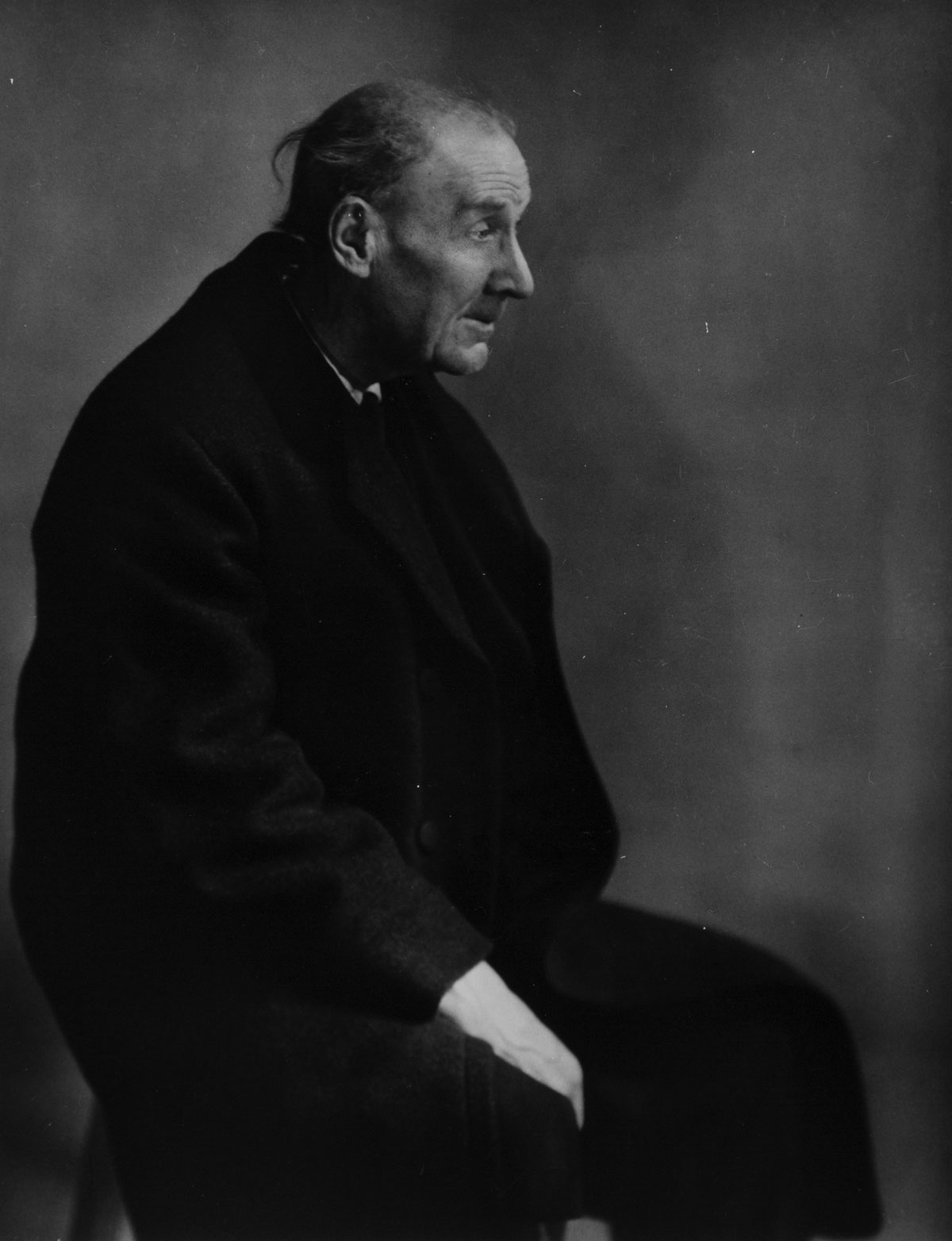 Eugène Atget, Paris (1927) by Berenice Abbott.